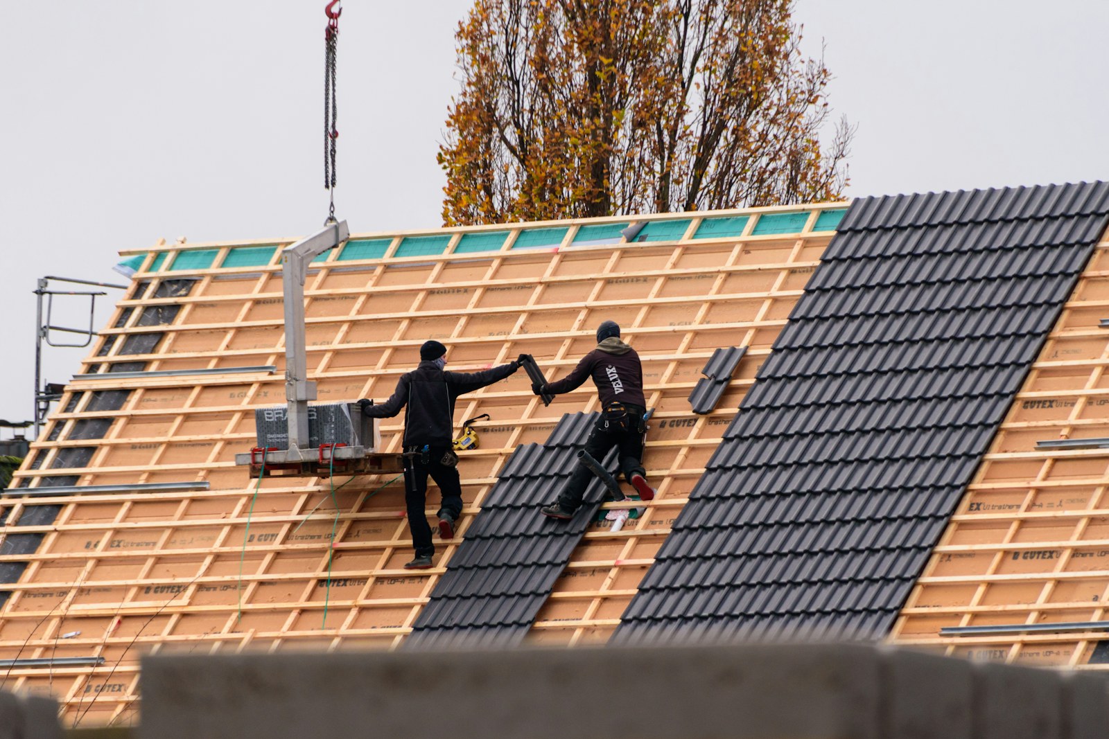 Dachsanierung Wohnhaus – Dachdeckerei und Dämmung, Privathaus in der Region